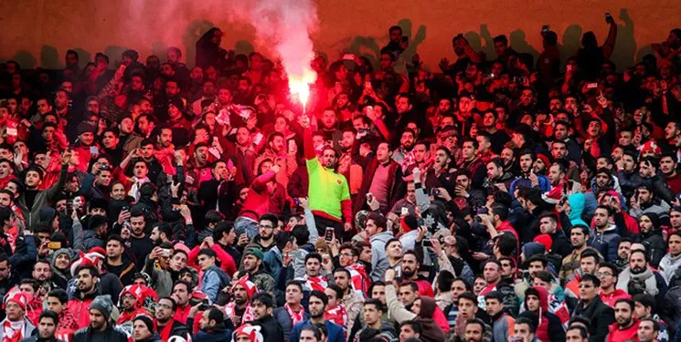 پلیس تجمع چند نفره هواداران پرسپولیس را پراکنده کرد