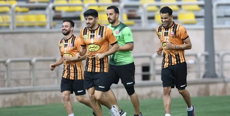 حضور پیشکسوتان بر سر تمرین پرسپولیس