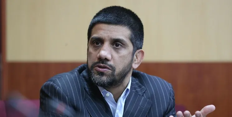 دبیر: امثال سردار سلیمانی در ایران کم نیستند/ باید پشت رهبری بایستیم و مطیع امر ایشان باشیم