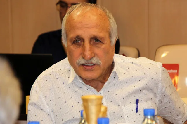 انتقاد تند منصور برزگر از مجری برنامه نود:ما مثل تو بله قربان گو نیستیم