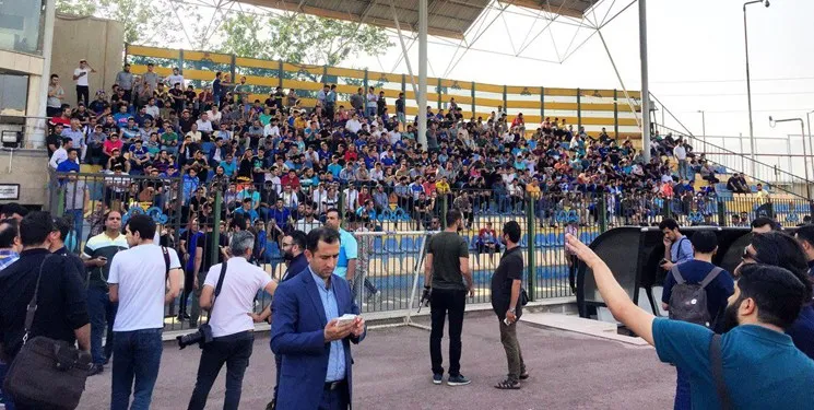 گزارش تمرین استقلال/استقبال ۲ هزار نفری و شاخه گل‌ استراماچونی برای تماشاگران