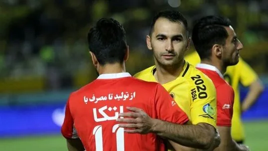 مدافع سپاهان رباط پاره کرد