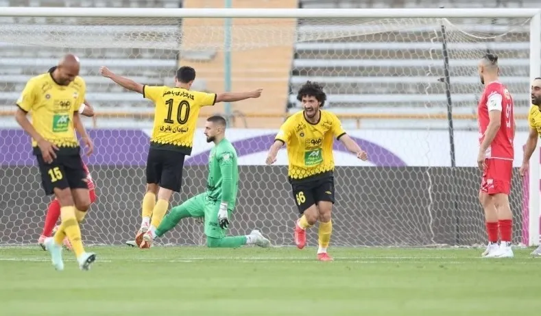 سپاهان در آزادی پرسپولیس را از قهرمانی دور کرد