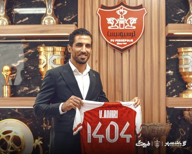 وحید امیری یک فصل دیگر با پرسپولیس تمدید کرد