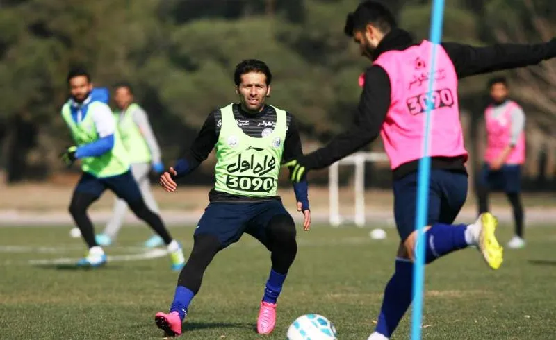مهاجم مغضوب استقلال در آستانه توافق با پیکان