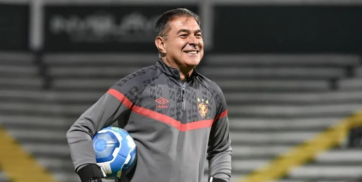 انیسیو، مربی دروازه‌بان‌های پرسپولیس شد