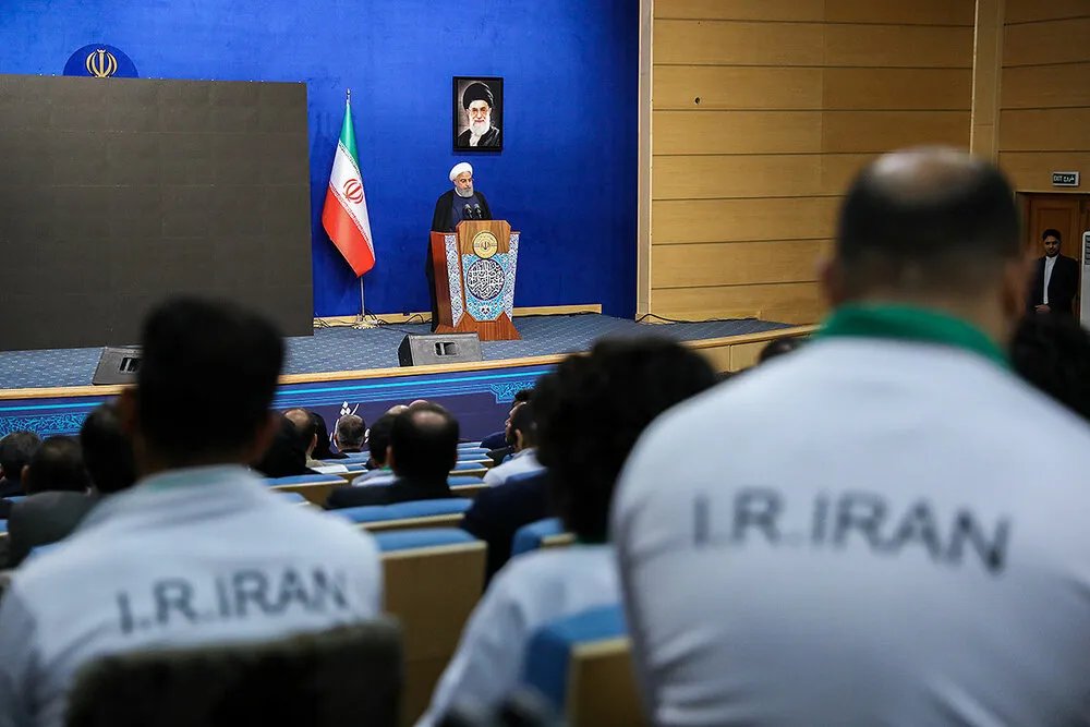 روحانی: قهرمانان اجازه ندهند در مسابقات مسائل تفرقه‌افکنانه طرح شود