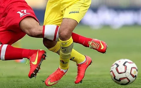 مدیران برای بازیکنان میلیاردی سر و دست می‌شکنند
