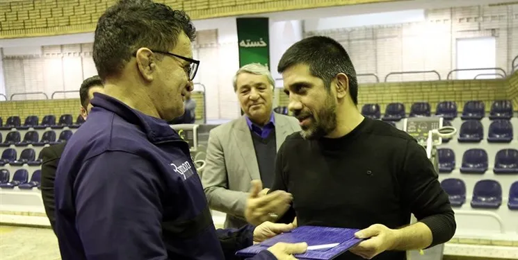 دبیر حکم سرمربیگری بنا را اهدا کرد