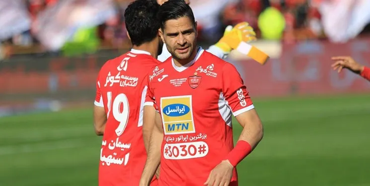بازیکن پرسپولیس جراحی می‌کند