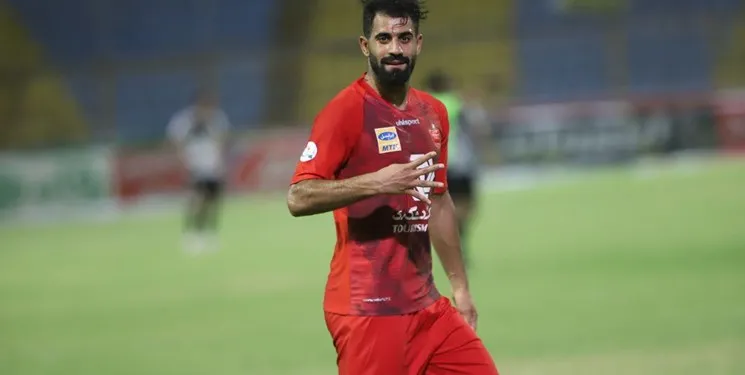 مدافع پرسپولیس خواستار افزایش قراردادش شد