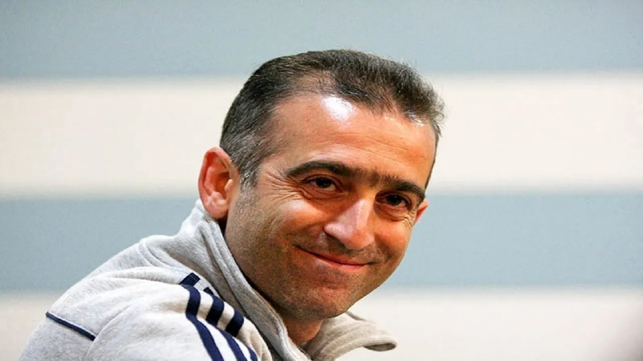 کمالوند از سرمربیگری اکسین کناره گیری کرد