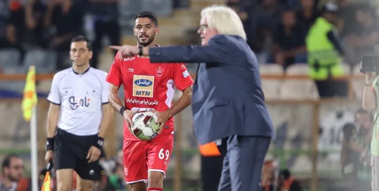 مدافع سابق پرسپولیس برای مذاکره به اصفهان می‌رود