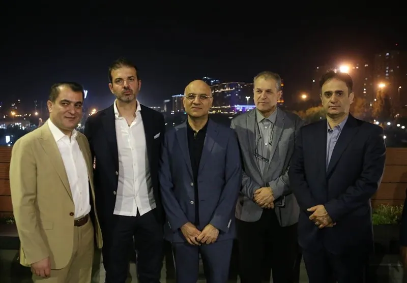 مدیران استقلال شبانه به دیدار وزیر رفتند؛ ادامه مذاکرات با استراماچونی