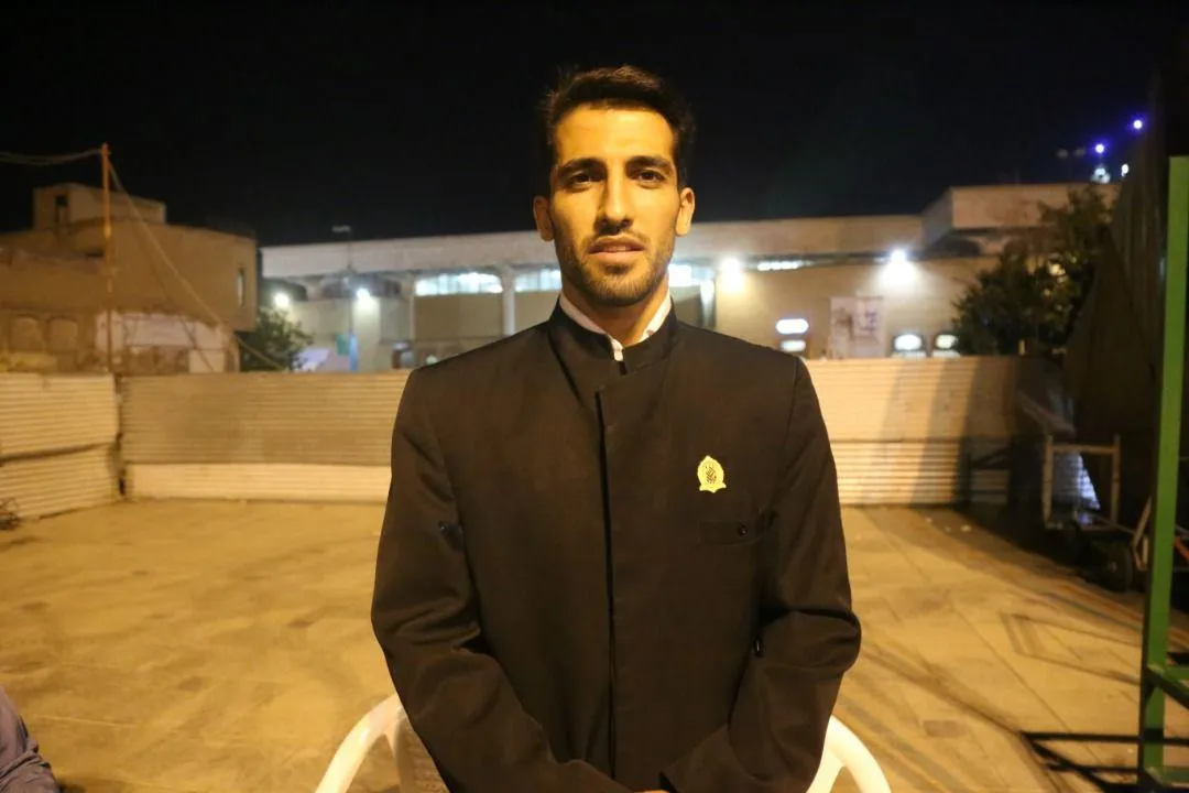 وحید امیری در لباس خادمی آستان مقدس حرم حضرت معصومه(س)