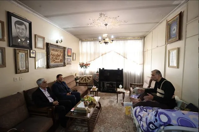 کیومرث هاشمی به عیادت علی مرادی و امیر عفراتی رفت