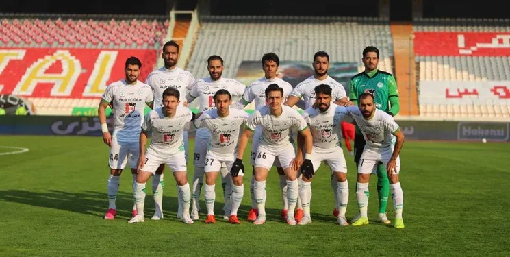 بازدید مدیرعامل ذوب ‌آهن از تمرین تیم فوتبال بزرگسالان
