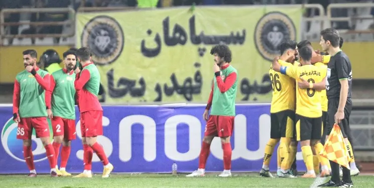 قرارداد ۲ بازیکن سپاهان و یک پرسپولیسی اصلاح شد