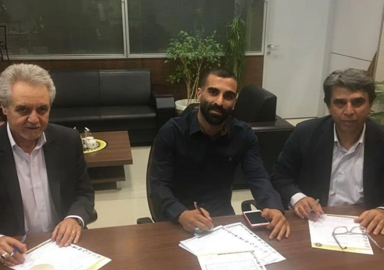 نقل و انتقالات/ کیانی قراردادش با سپاهان را تمدید کرد
