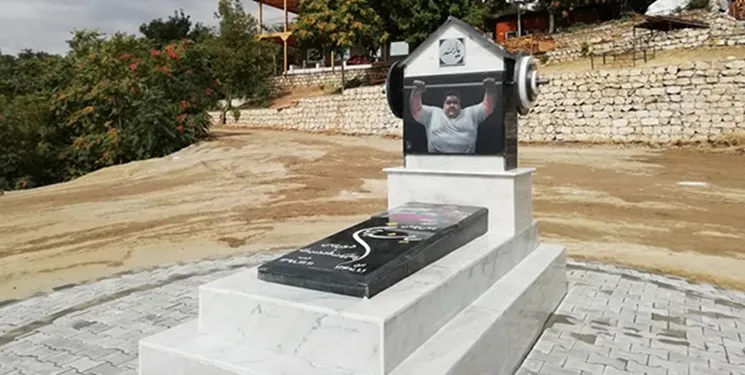 سنگ مزار زنده یاد سیامند رحمان نصب شد