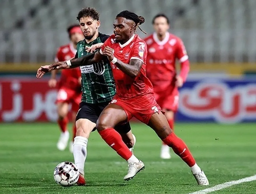 مهاجم خارجی پرسپولیس ماندنی شد