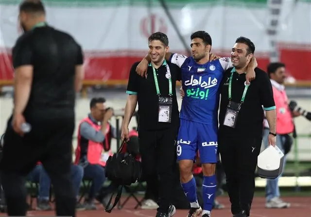 هافبک استقلال جراحی کرد