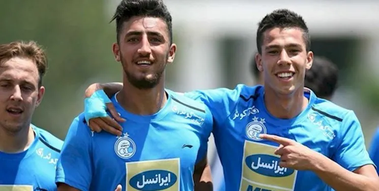 دو بازیکن جوان استقلال با پادرمیانی تاج بخشیده شدند