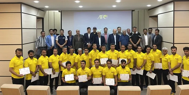 سخنرانی طارمی در کلاس مربیگری استان بوشهر