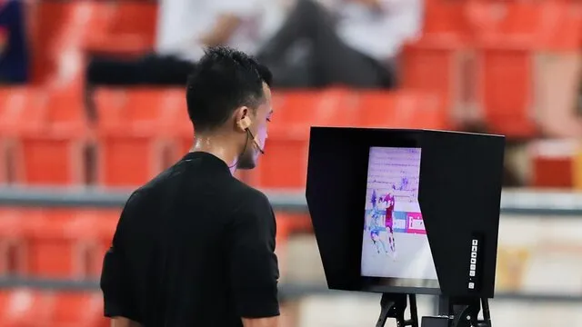 عزیزی خادم: VAR وطنی نخواهیم داشت