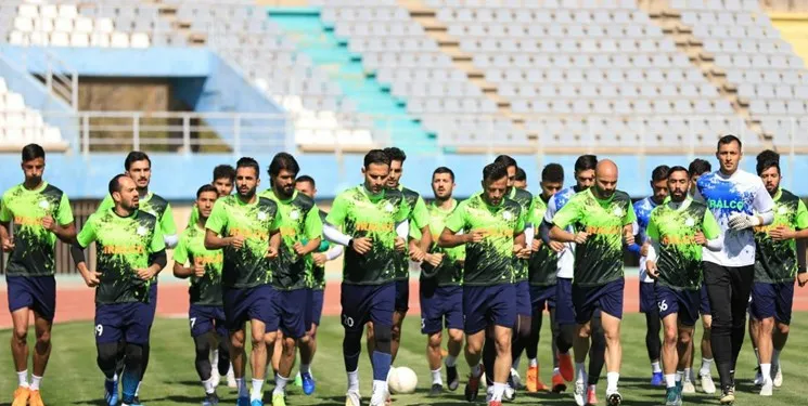خطیبی از فردا بر سر تمرینات آلومینیوم