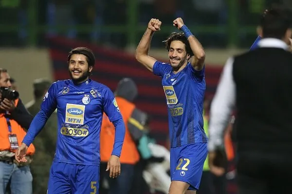 مدافع استقلال تا پایان نیم فصل دور از میادین
