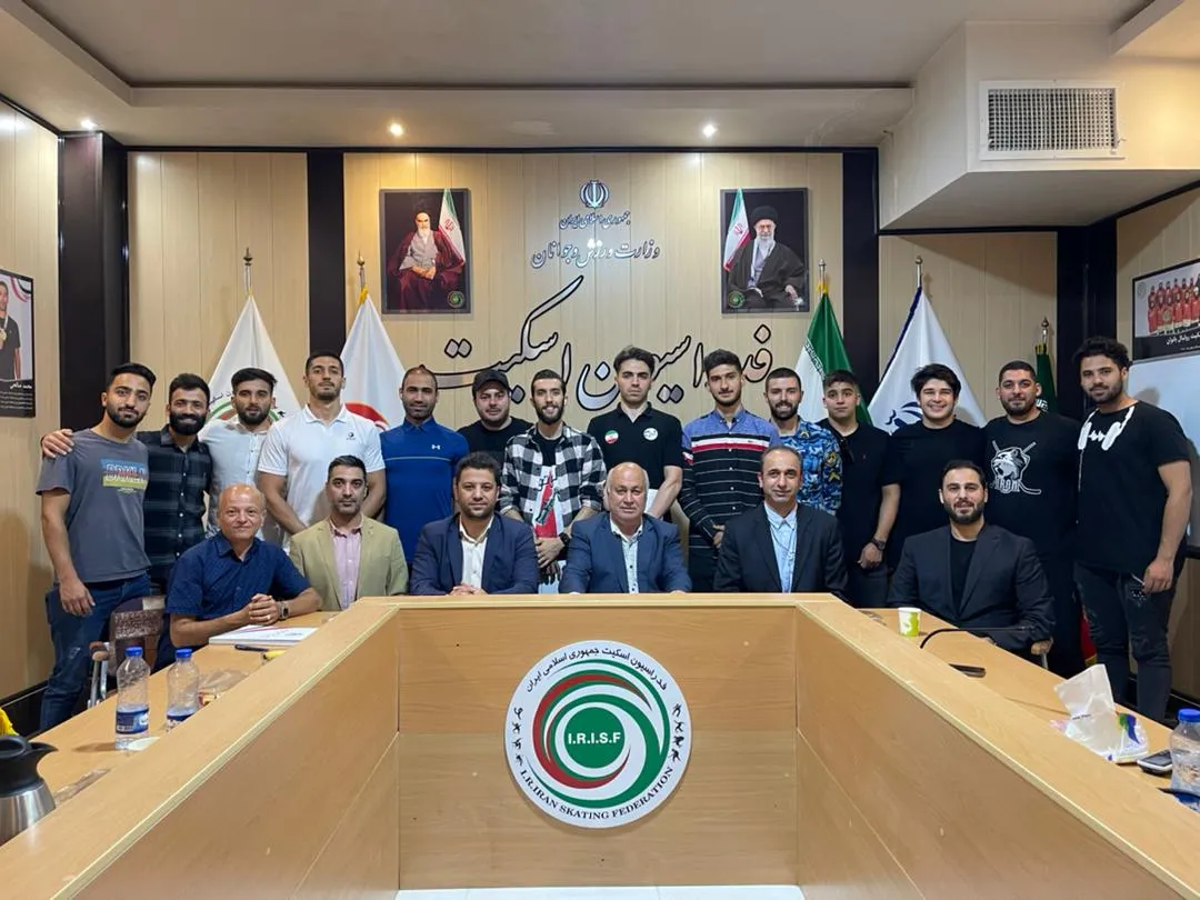 نشست رئیس فدراسیون با بازیکنان و کادر فنی تیم ملی اسکیت هاکی روی یخ آقایان
