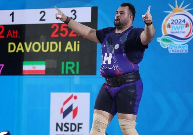 علی داودی: مسئولان به ما سر بزنند