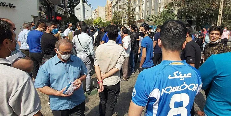 تجمع و درگیری بین هواداران مقابل باشگاه استقلال