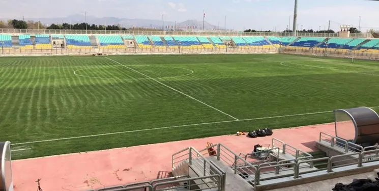 زمین چمن ورزشگاه شهید کاظمی برای تمرین پرسپولیس آماده شد 