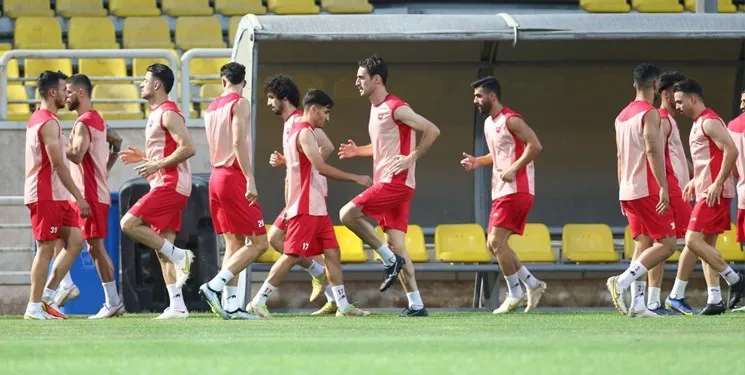 بازیکنان استقلال، پرسپولیس و برخی سپاهانی‌ها کارت بازی ندارند