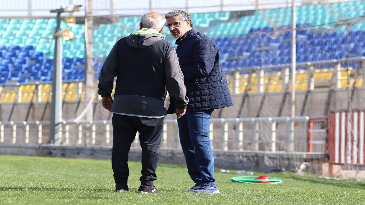 قنبرپور:اعتصاب بازیکنان پرسپولیس شایعه است؛ فردا پر قدرت به اصفهان می رویم