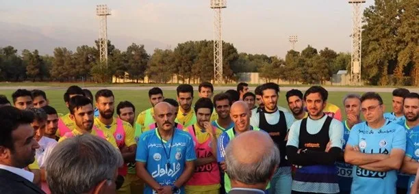 وزیر با استقلالی ها خصوصی صحبت کرد+عکس