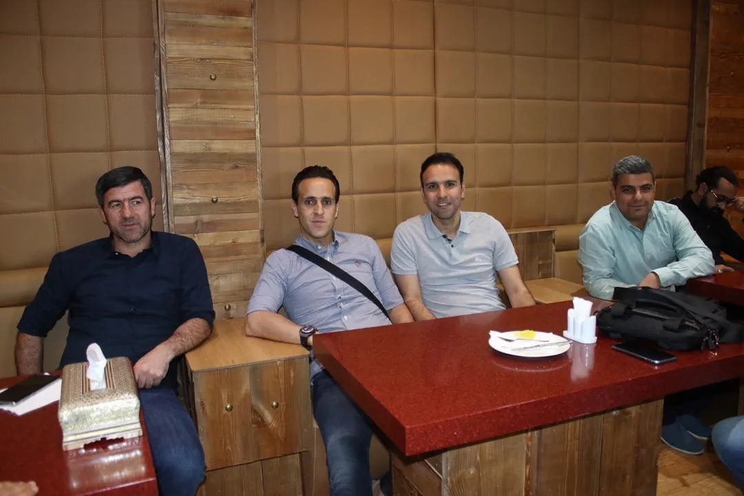 علی کریمی در فرودگاه پرسپولیسی‌ها را سورپرایز کرد