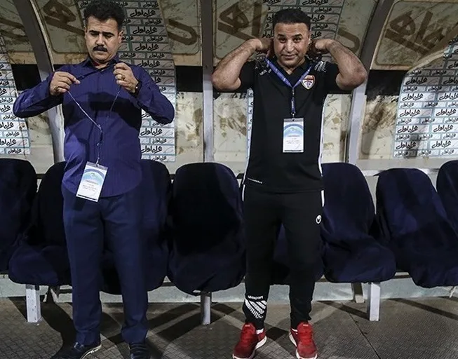 سرمربی فولاد چهارگوشه زمین را بوسید!