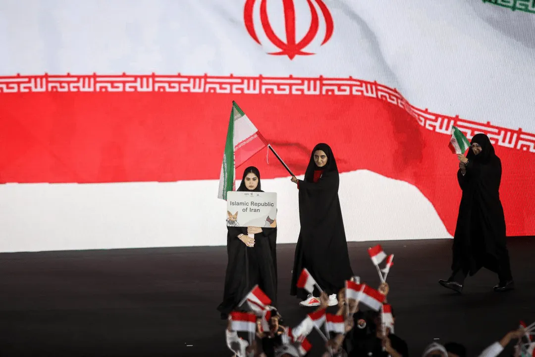 رژه پرچم‌دار ایران با چادر در پاراآسیایی جوانان