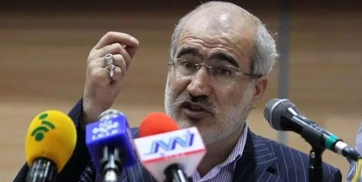 عزیز محمدی: توان مدیریتی‌ام برای فدراسیون فوتبال خوب است