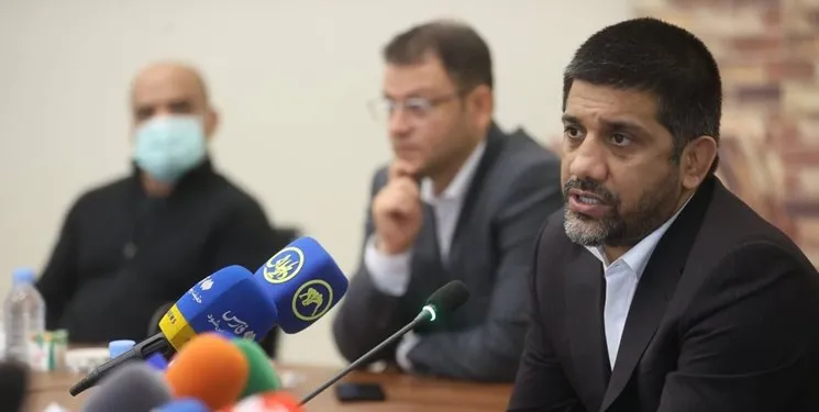 دبیر: دوستان دنبال این هستند که من شلوغ کنم اما دعوا را بیرون نمی‌بریم