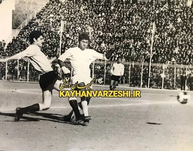 بازیکنی که با دست شکسته مقابل استقلال بازی کرد!