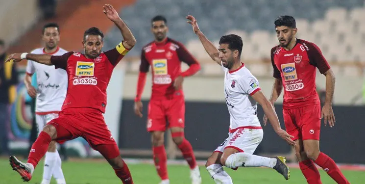 پرسپولیس با ده نفر قهرمان موقت نیم فصل شد