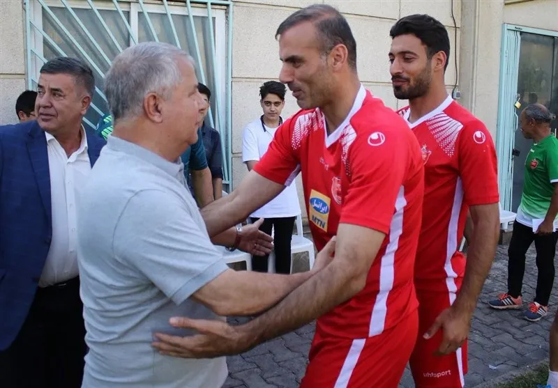 علی پروین در تمرین پرسپولیس حاضر شد