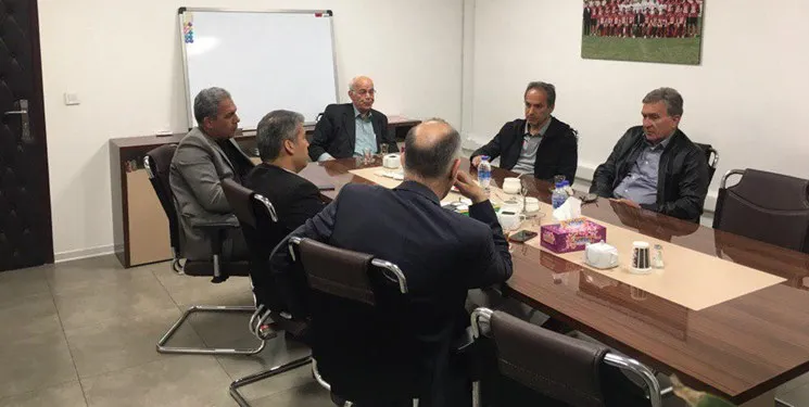 هديه نفيس رئيس هيات مديره پرسپولیس به برانكو