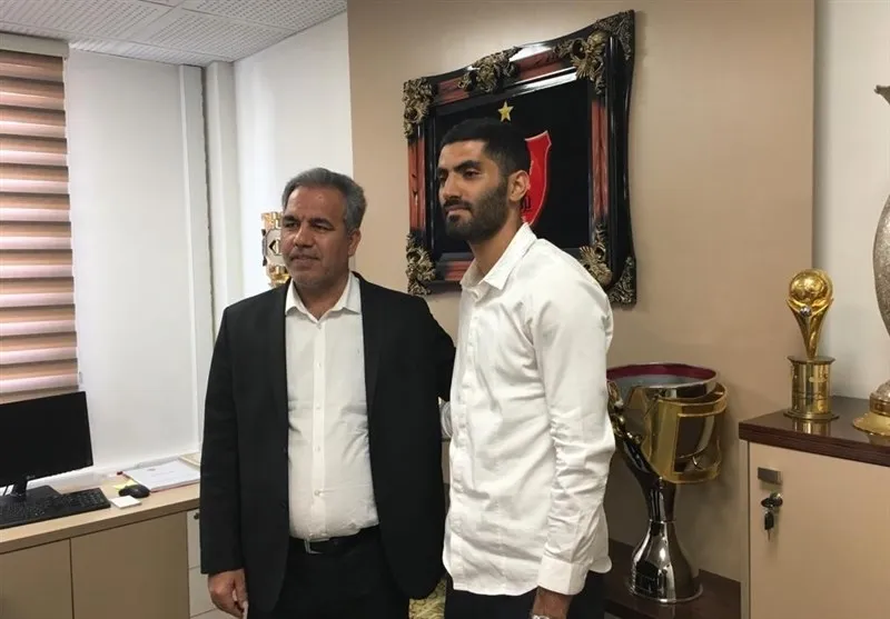 محمد انصاری در پرسپولیس ماندنی شد