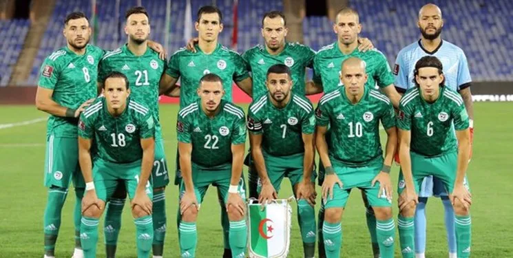 حضور بازیکنان رقیب ایران در نماز جمعه