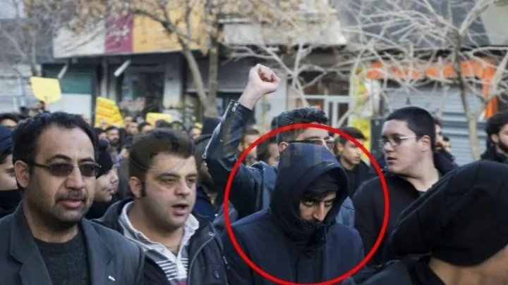 حضور مهاجم گلزن پرسپولیس در مراسم تشییع پیکر شهید سپهبد سلیمانی+ عکس